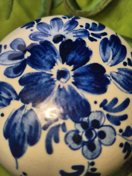 Rare Find!!  Blue Willow Delft Holland Glass Delftware Floral Pin