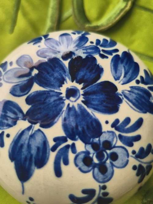 Rare Find!!  Blue Willow Delft Holland Glass Delftware Floral Pin