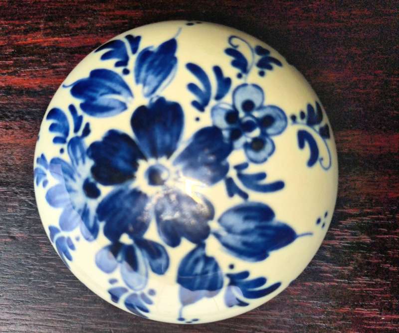 3 Dutch Delft Blue Porcelain Collectibles 2 Plates and Trinket box