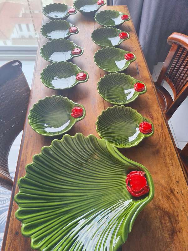 Gorgeous Vintage crab 12 piece setting