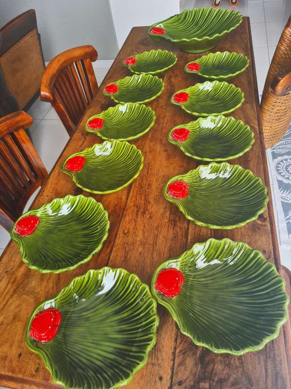 Gorgeous Vintage crab 12 piece setting