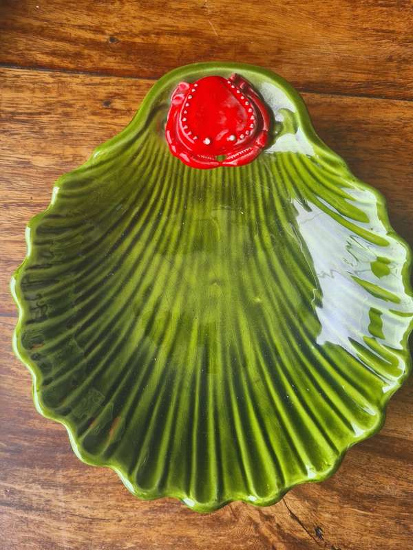 Gorgeous Vintage crab 12 piece setting