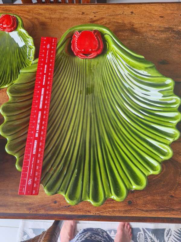 Gorgeous Vintage crab 12 piece setting