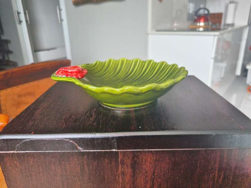 Gorgeous Vintage crab 12 piece setting