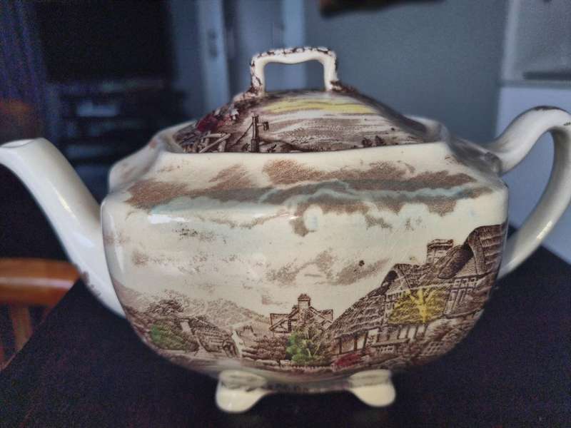 Johnson Brothers Vintage Olde English Countryside Brown Multi Color Teapot