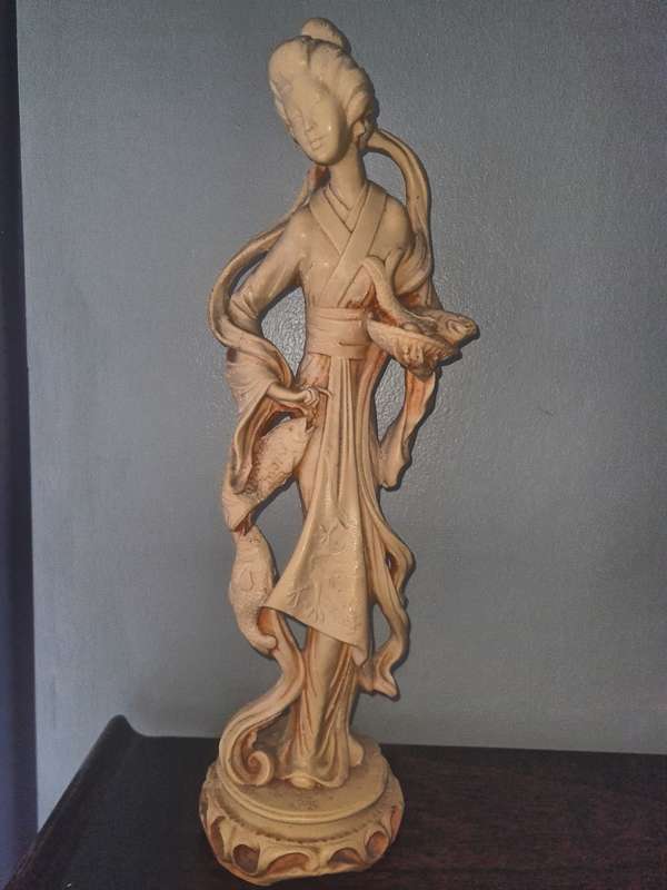 A beautiful Vintage  Oriental Geisha Sculpture or Figurine Large 48cm Tall