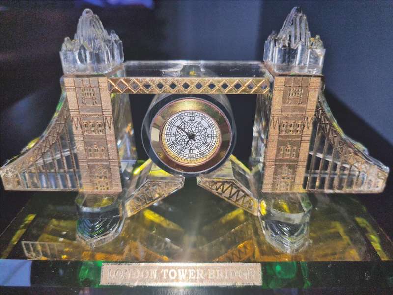 London Souvenir Tower Bridge Crystal Cut Glass Gold Colour décor With Clock