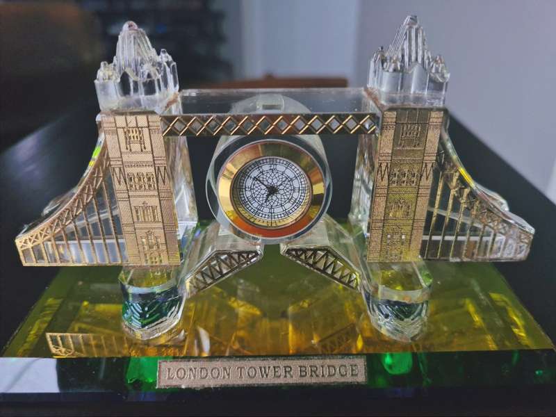 London Souvenir Tower Bridge Crystal Cut Glass Gold Colour décor With Clock