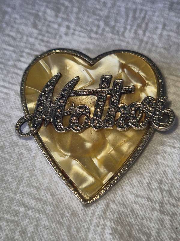 Vintage `Mother` brooch on mother of pearl in hart shape box