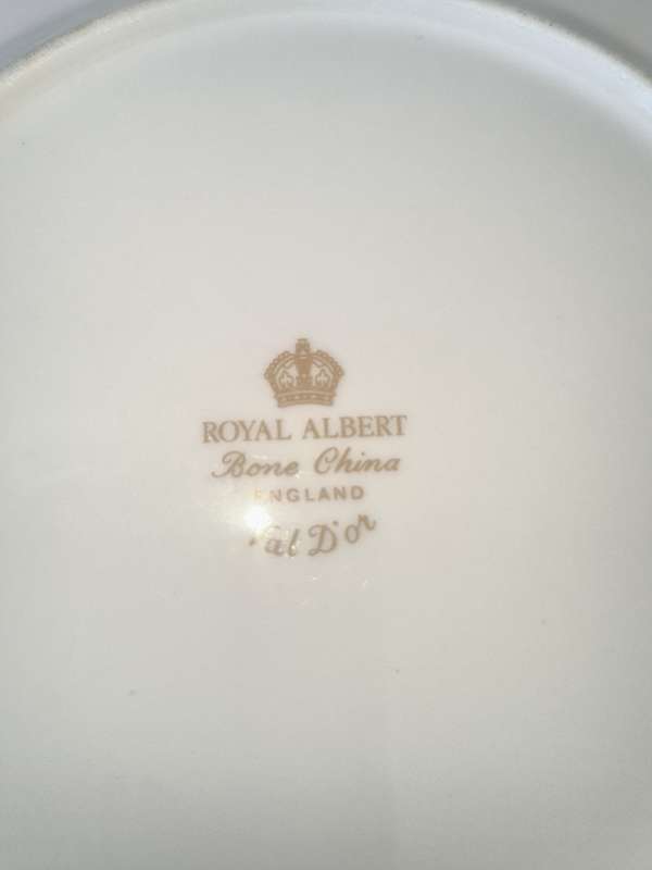 Royal Albert Set of 6 white and gold side plates