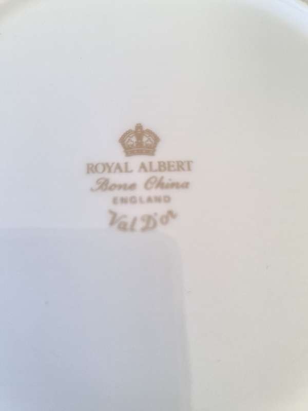 Royal Albert Set of 6 white and gold side plates
