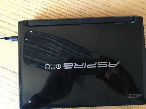 Acer Aspire One 10.1" Laptop (D255E) Bundle