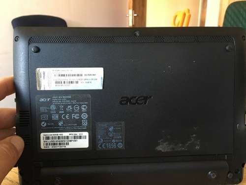 Acer Aspire One 10.1" Laptop (D255E) Bundle