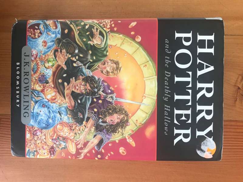 Harry Potter and The Deathly Hallows - J.K. Rowling