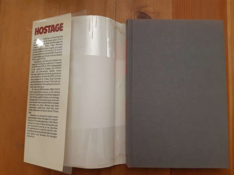 Hostage. The epic 1000 km forced march of Glen Dixon hostage of UNITA