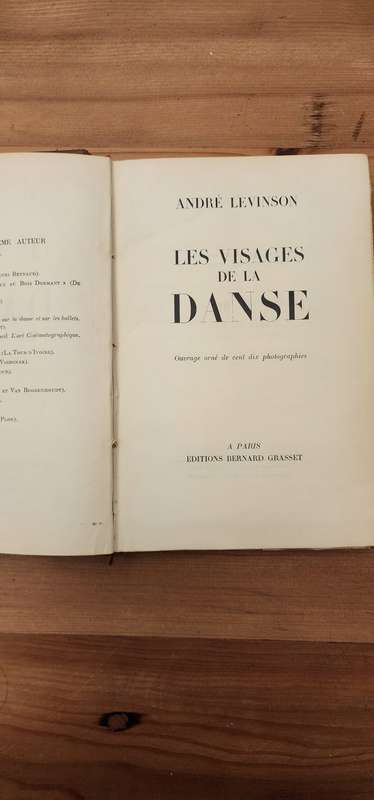 André Levinson. Les Visages de la danse. Ouvrage orné de cent dix photographies