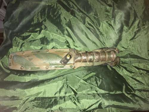 Recce/Special Forces used Ka-Bar