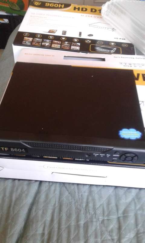HD 4 CHANNEL DVR INCL.POWER SUPPLY,REMOTE AND MOUSE (MONEY BACK GUARANTEE)
