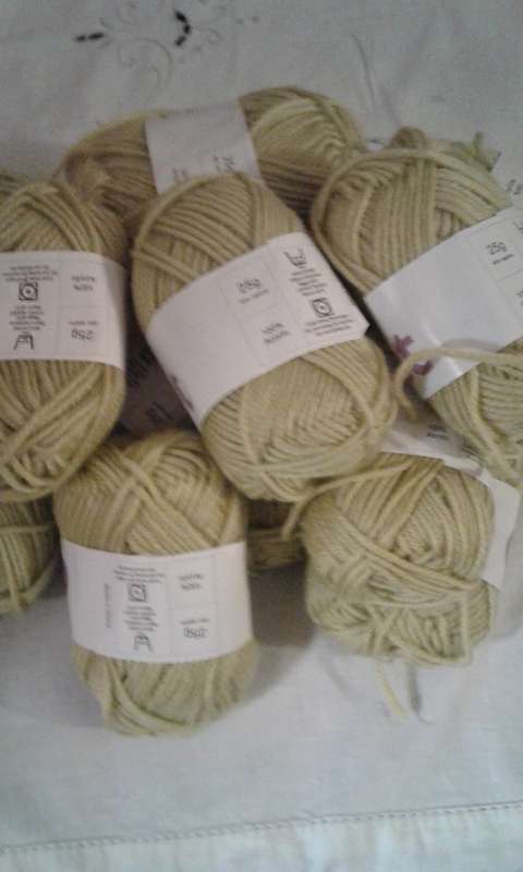30 X 25G CROCHET OR KNITTING WOOL (ONE BID)