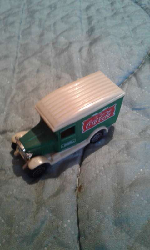 COLLECTORS COCA-COLA TRUCK