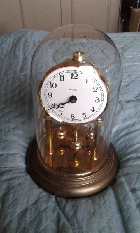 COLLECTORS QUARTZ BATTERY OPERATED CLOCK (GERMANY)