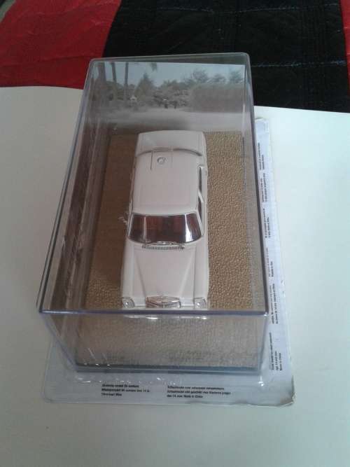 HIGHLY DETAILED JAMES BOND METAL MERCEDES-BENZ 220
