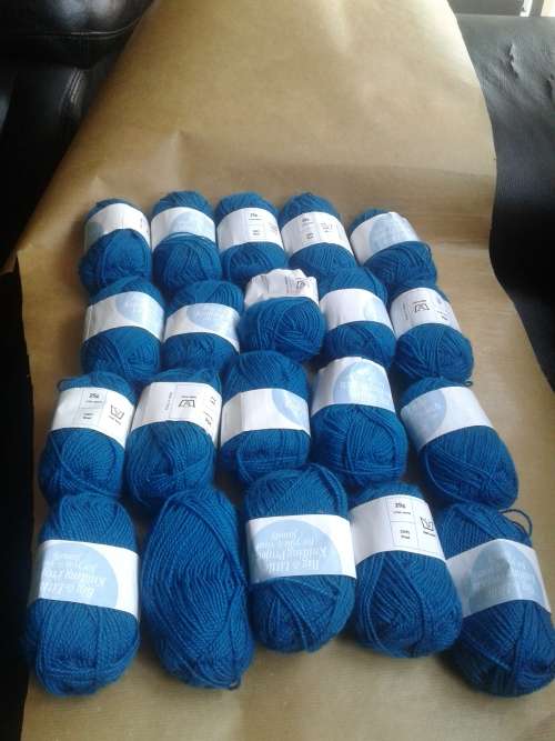 30X 25G KNITTING WOOL (ONE BID)