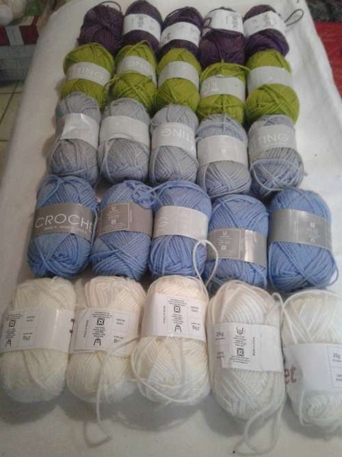 25 X 25G MULTICOLOR KNITTING OR CROCHET WOOL (ONE BID)