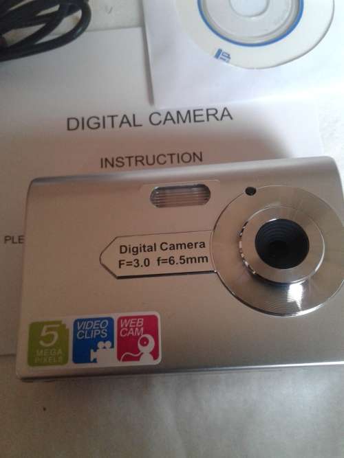 5 MEGA PIXELS DIGITAL CAMERA