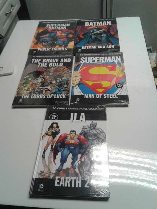 5 X D.C. HARDCOVER COMICS  (TO CHOSE OR TAKE ALL )
