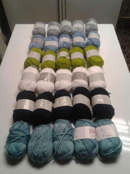 30 X 25G MULTICOLOR KNITTING OR CROCHET WOOL, ONE BID