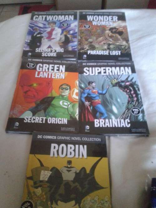 5 X D.C. HARDCOVER COMICS  (TO CHOSE OR TAKE ALL )