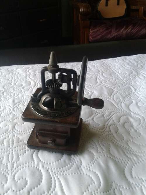 VINTAGE WOOD AND METAL COFFEE GRINDER