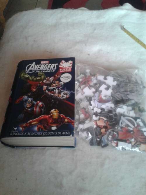MARVEL AVENGERS PUZZLE STORYBOOK (20,3 X91,4CM)FEATURES 8 COMIC PANELS