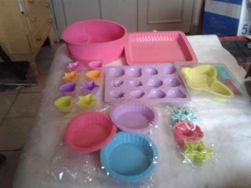 ALL SORTS OVENPROOF SILICONE BAKEWARE  (25 PIECES)ONE BID