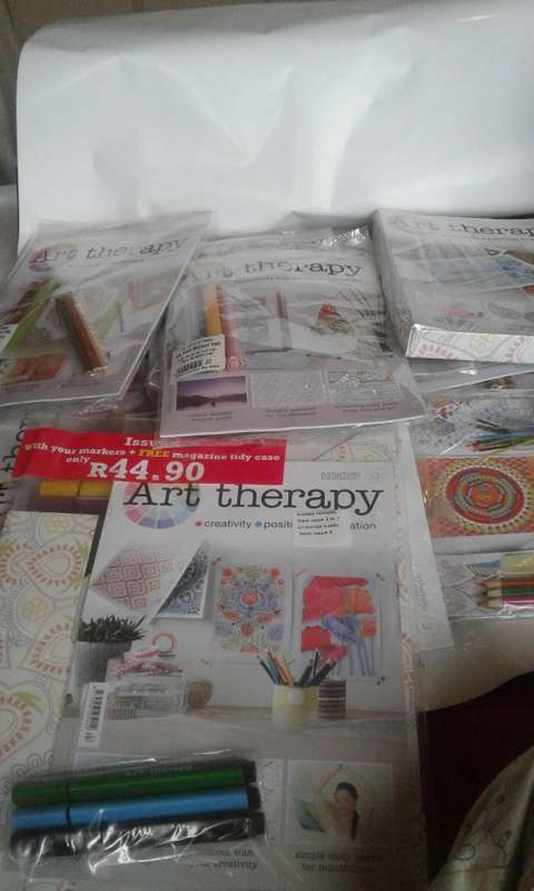 30X ALL DIFFERENT ISSUES ART THERAPY MAGAZINES (EACH MSGZINES INC 3 PENS)ONE BID