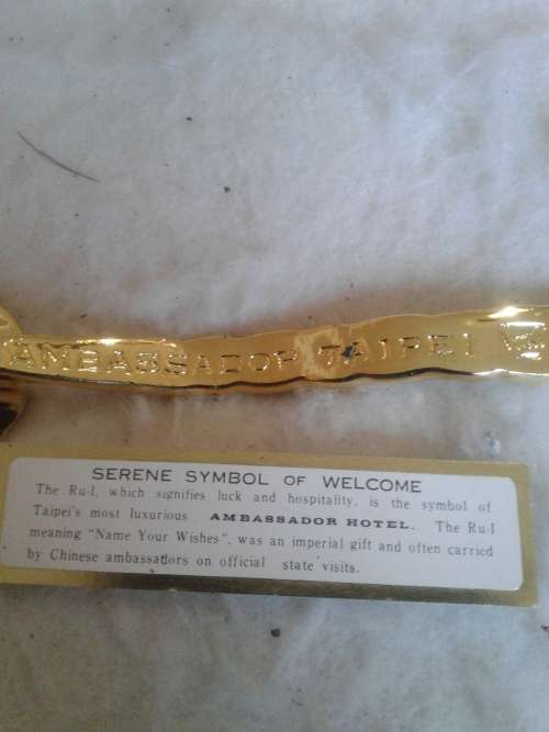GOLD PLATED SERENE SYMBOL OF WELCOME (CARRIED BY CHINESE AMBASSADORS ON OFFICIAL STATE VISITS)