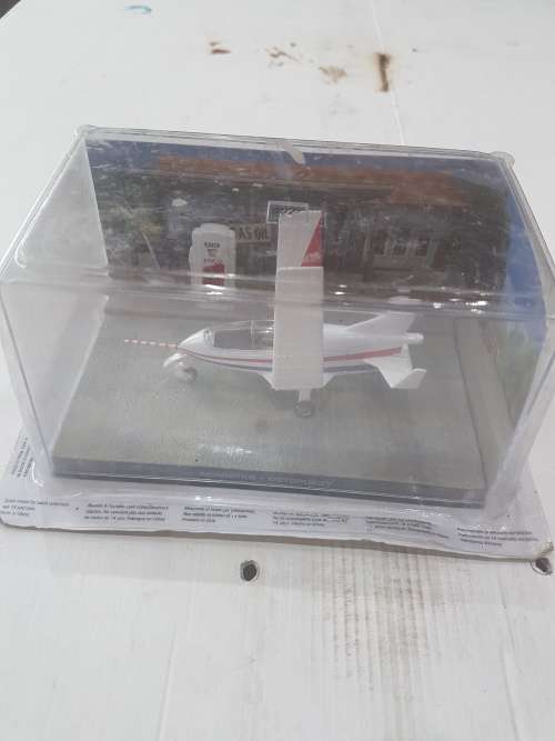 HIGHLY DETAILED BOND OO7 ACROSTAR (OCTOPUSSY)DIE CAST