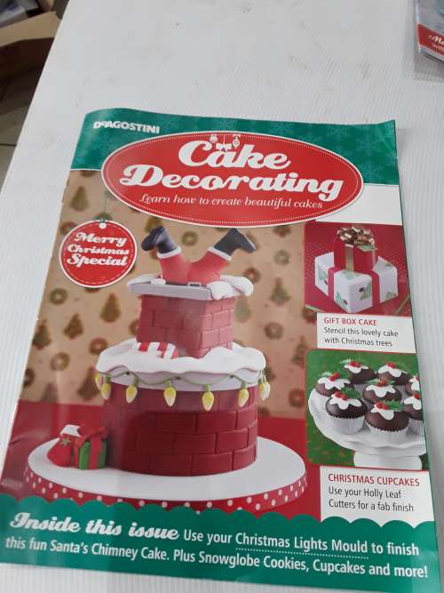 13PIECE SOMETHING SWEET CHRISTMAS  CAKE DECORATING INCL MAGAZINES