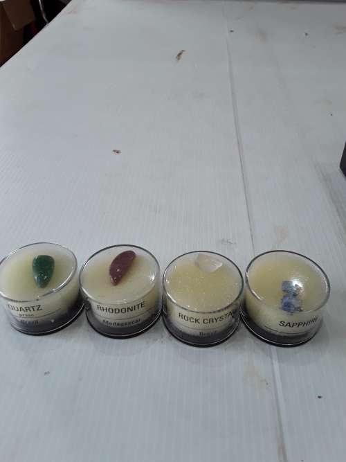 20 XALL OVER THE WORLD MIXED LOT OF GEMSTONES IN CASE(LABELLED)ONE BID