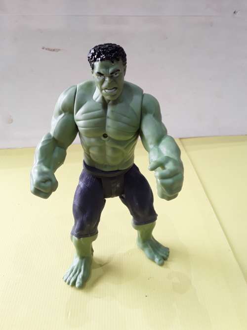 SUPERHERO HULK FIGURE