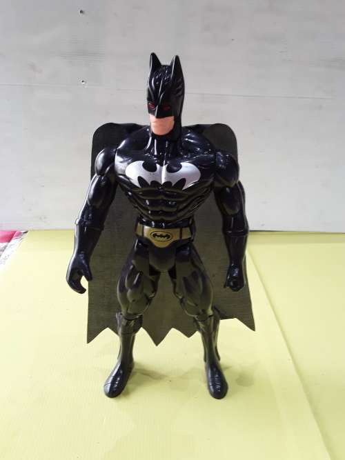 BATMAN SUPERHERO FIGURE(32CM TALL)