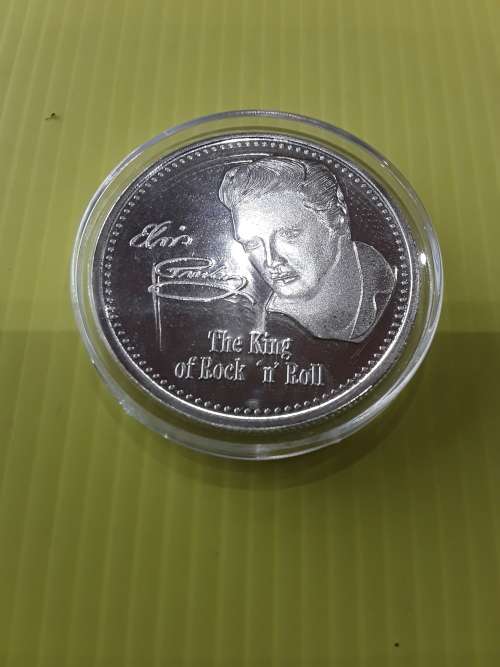 ELVIS PRESLEY SIGNED COMMEMORATIVE COIN(ENCAPSULATED, 1935-1977)