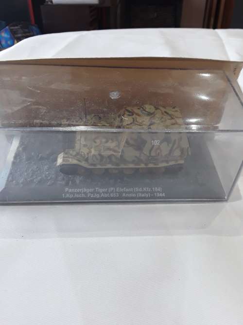 HIGHLY DETAILED DIE CAST METAL PANZERJAGER TIGER(ITALY-1944)1:72SCALE