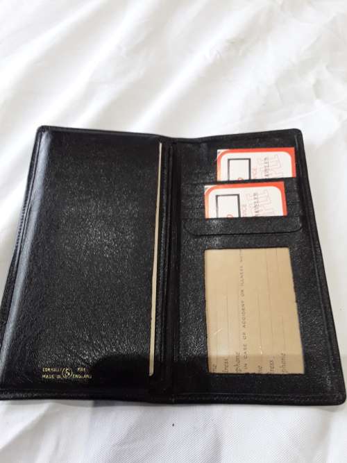 MADE IN ENGLAND 2 IN ONE CONNOLY HIDE WALLET INCL.DOCUMENT WALLET(MINT CONDITION)