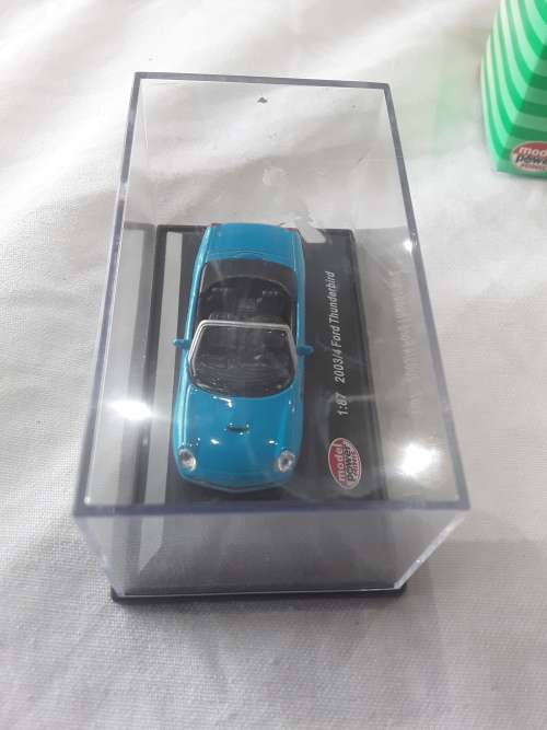 HIGHLY DETAILED DIE CAST METAL FORD THUNDERBIRD (2003/4)SCALE 1:87