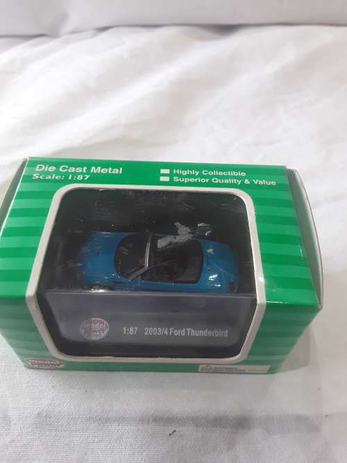 HIGHLY DETAILED DIE CAST METAL FORD THUNDERBIRD (2003/4)SCALE 1:87