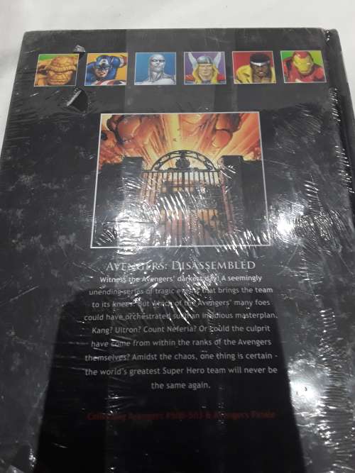 MARVEL HARDCOVER COMIC AVENGERS DISASSEMBLED