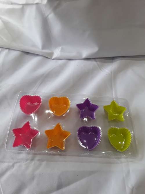 8 PIECE OVENPROOF SILICONE BAKING MOULDS