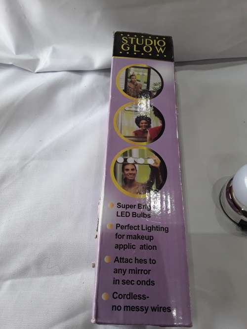 STUDIO GLOEW CORDLESS MAKE-UP LIGHTS